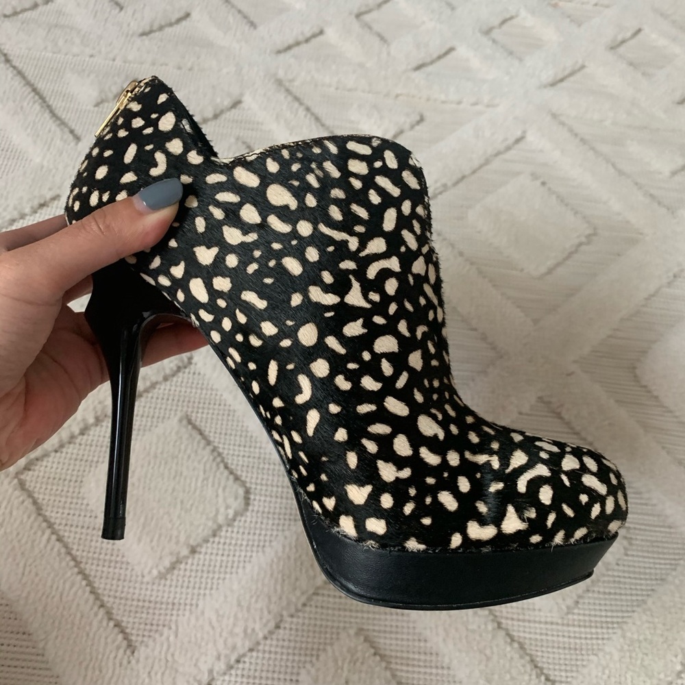Dolce Vita nisha blk & white calf fur booties